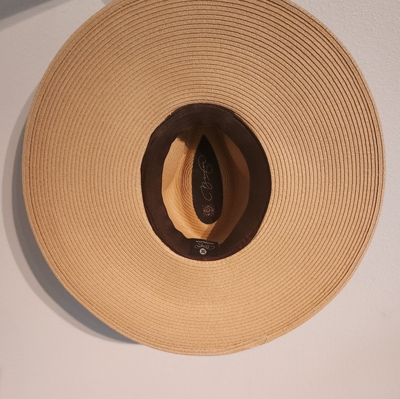 Stylish Beige Wide Brim Hat with Black Band - Picture 7 of 12